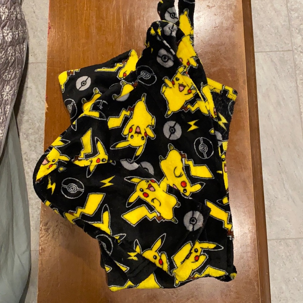 Kids fuzzy Pokémon robe